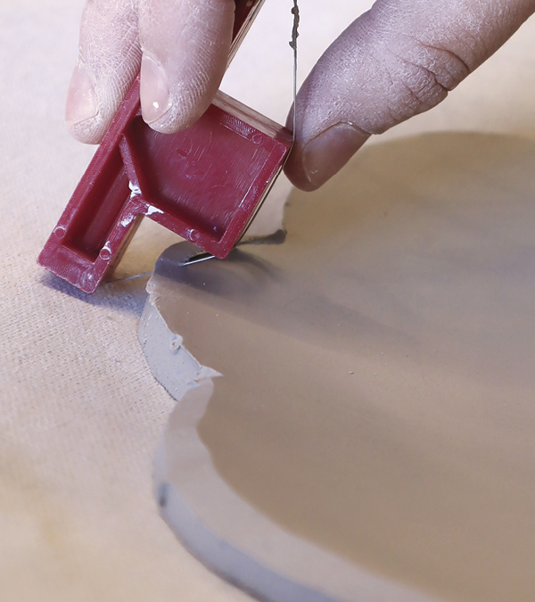 8 Cut the edge of the bottom slab at a 45° angle.