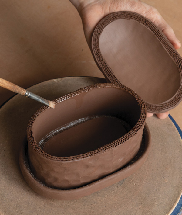 14 Slip and score the top edge of the lid wall and the outer edge of the lid top, and add a bit of water.